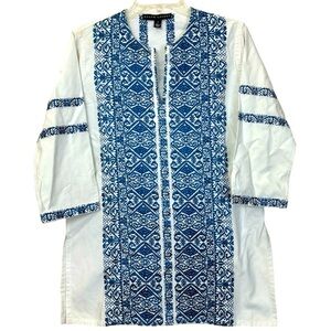 SOLD Black Label Women's Size 6 WhiteTunic Top With Blue Embroidery